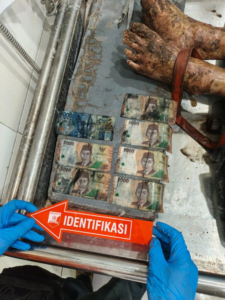 837011