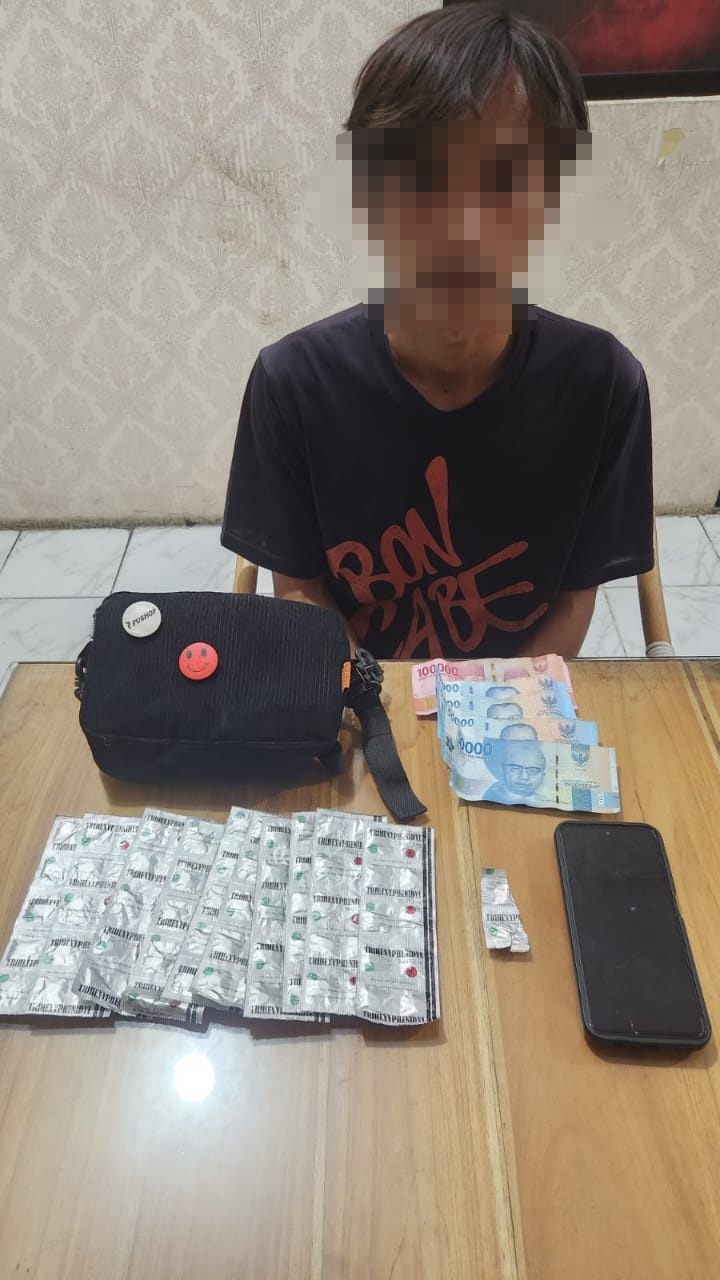 1096367